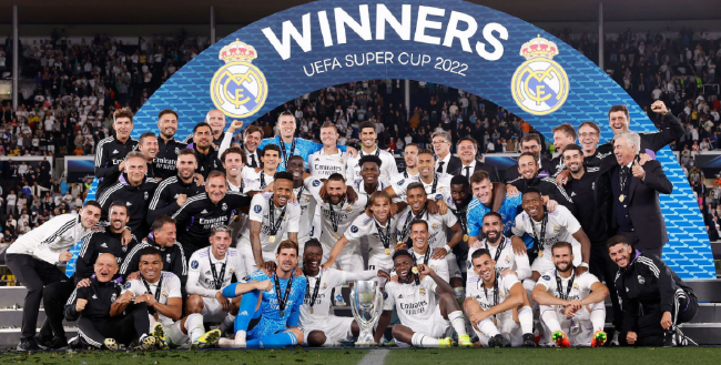 kyousuke 和 baz 在 evelone192 表演赛中以作弊方式进行 2v8